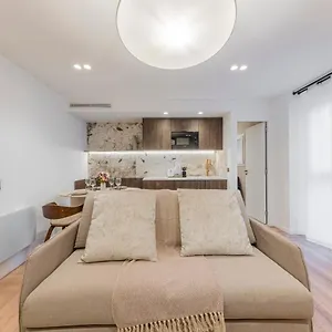 Stunning & Newly Refurbished Appartement Paris